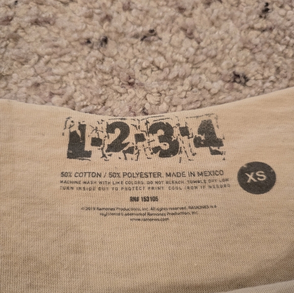 Women's Ramones tshirt, size xs - Picture 4 of 7